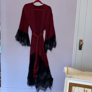 Lumie Elegant Burgundy and Black Lace Robe. Size S